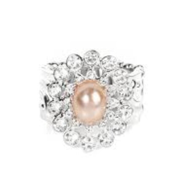 Silver Stretch Ring with Champagne Pearl & Rhinestone Flower Design - Picture 4 of 4